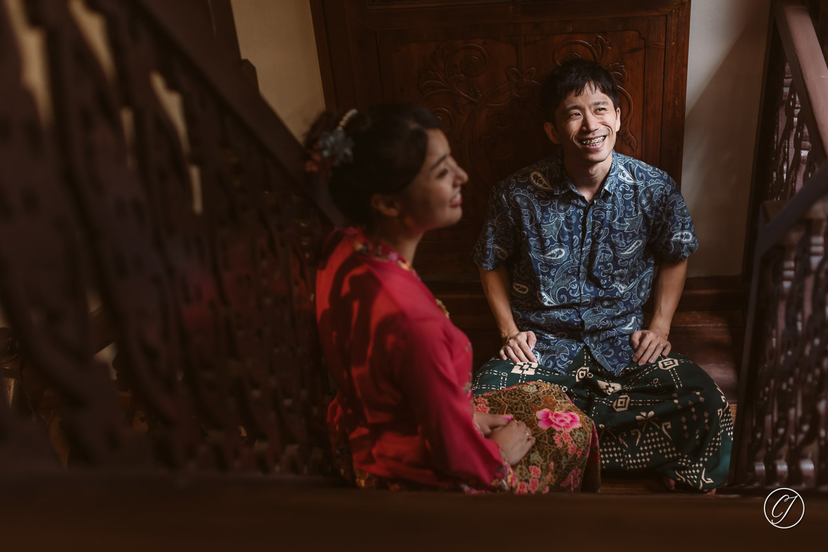 Japanese groom in sarung with her bride in Kebaya