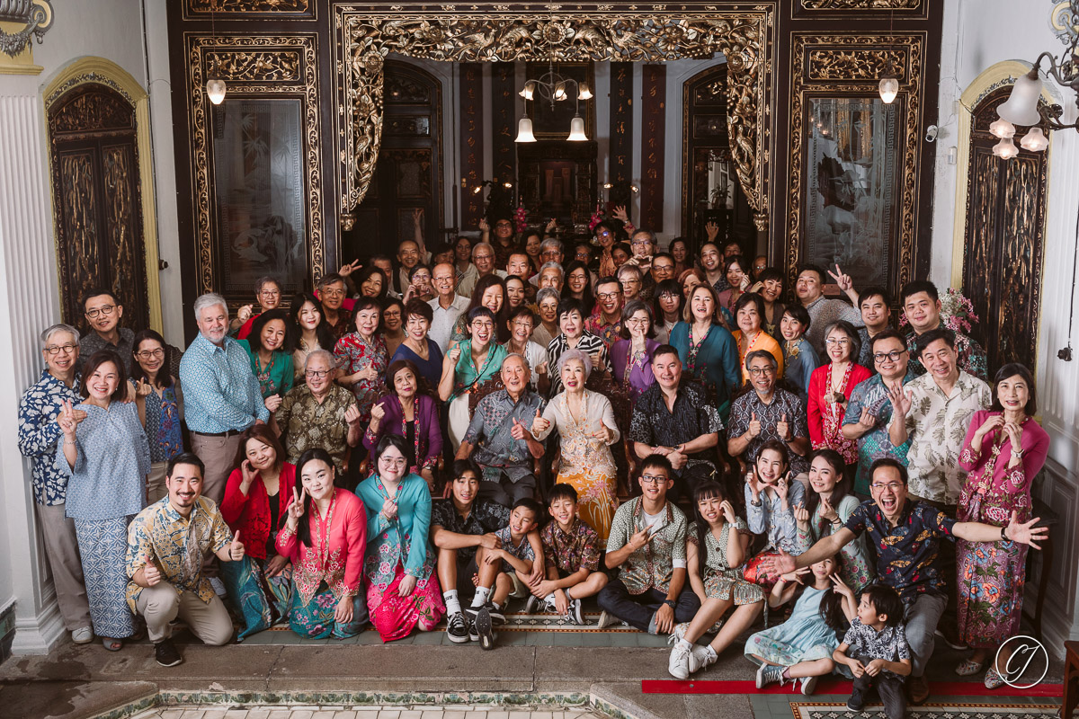 Big group family photo, the Peranakan family